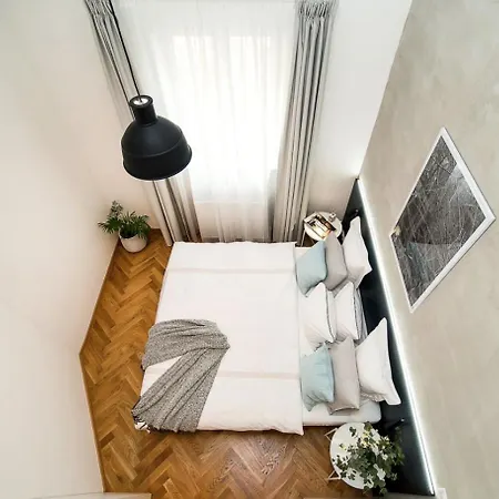 Apartament Large And Modern In The Heart Of Praga
