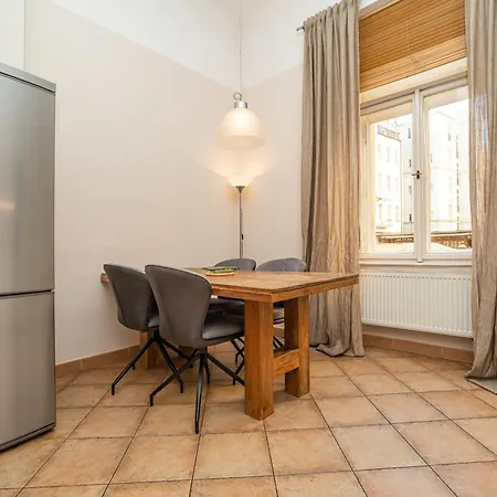 Large And Modern In The Heart Of Apartmán Praha
