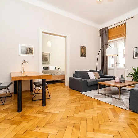 Large And Modern In The Heart Of Apartmán