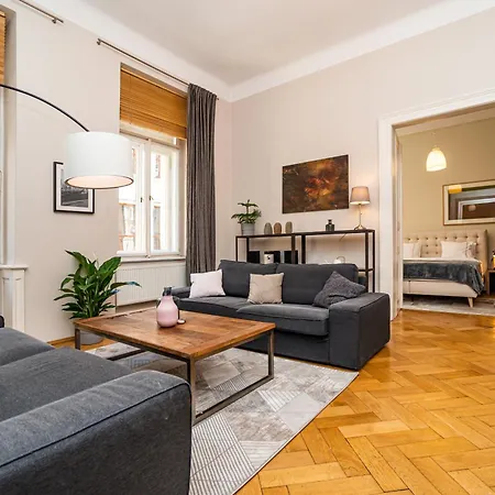 Large And Modern In The Heart Of Apartmán Praha