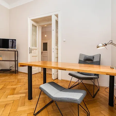Large And Modern In The Heart Of Apartmán