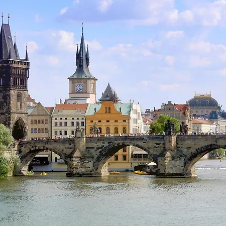 Large And Modern In The Heart Of Apartmán Praha