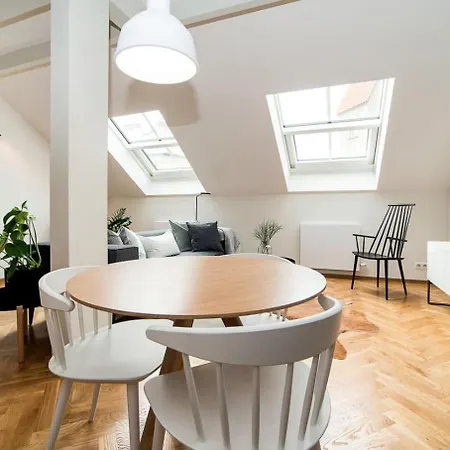 Large And Modern In The Heart Of Apartmán Praha