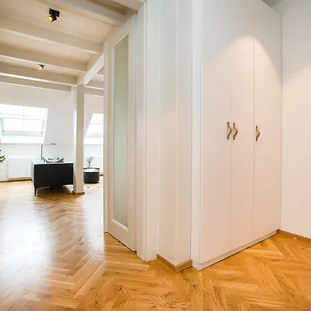 Large And Modern In The Heart Of Apartmán