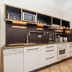 Large And Modern In The Heart Of דירה *
