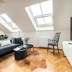 Large And Modern In The Heart Of Daire Prag