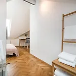 Large And Modern In The Heart Of דירה