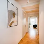 Large And Modern In The Heart Of Daire Prag