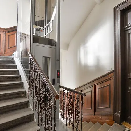 Large And Modern In The Heart Of * פראג
