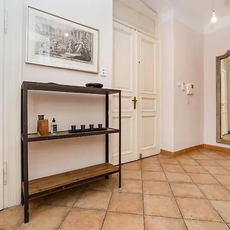 Large And Modern In The Heart Of Appartement