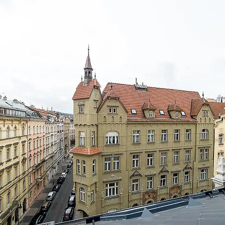 Large And Modern In The Heart Of *