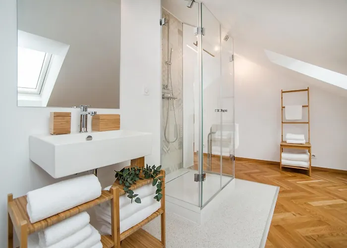아파트 Large And Modern In The Heart Of 프라하